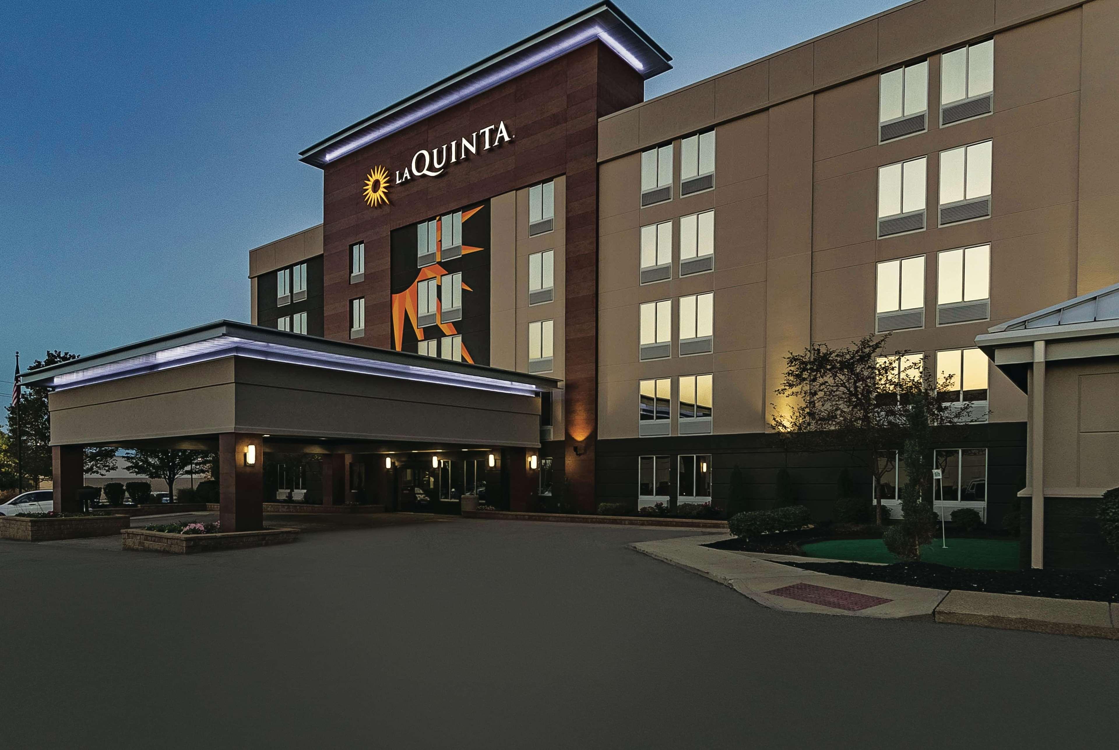 La Quinta By Wyndham Cleveland Airport West Hotel North Olmsted Exterior photo