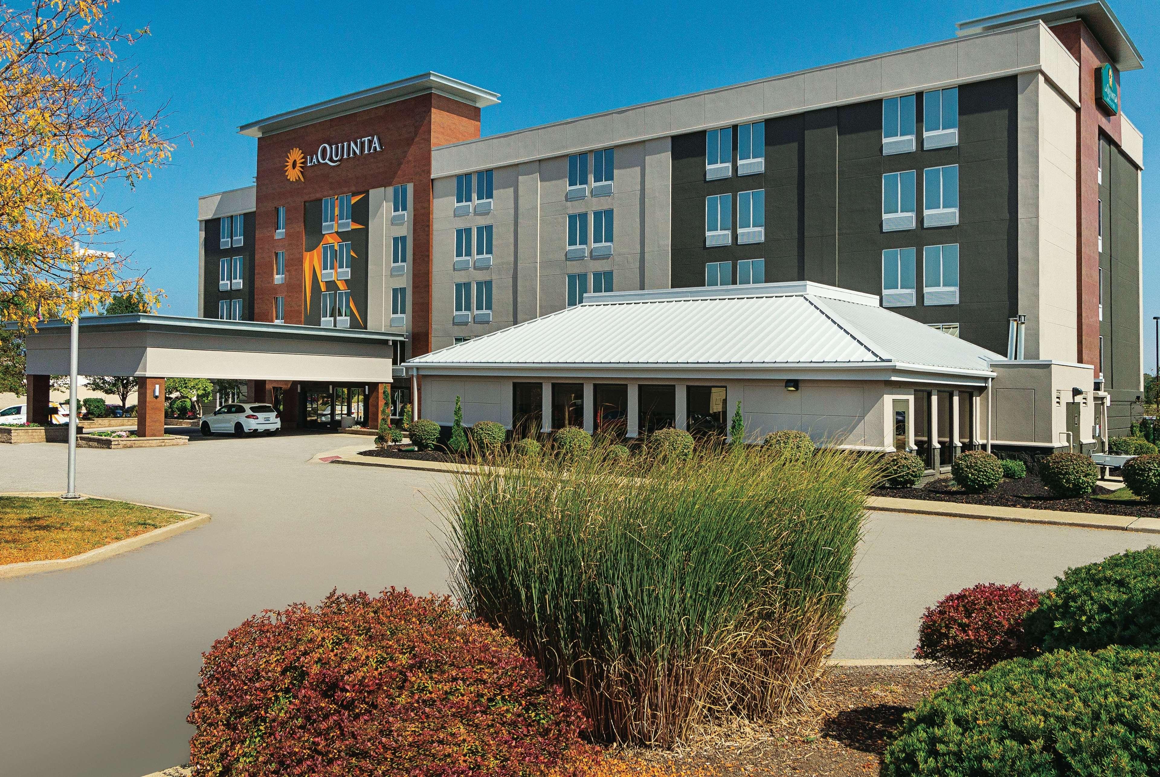 La Quinta By Wyndham Cleveland Airport West Hotel North Olmsted Exterior photo