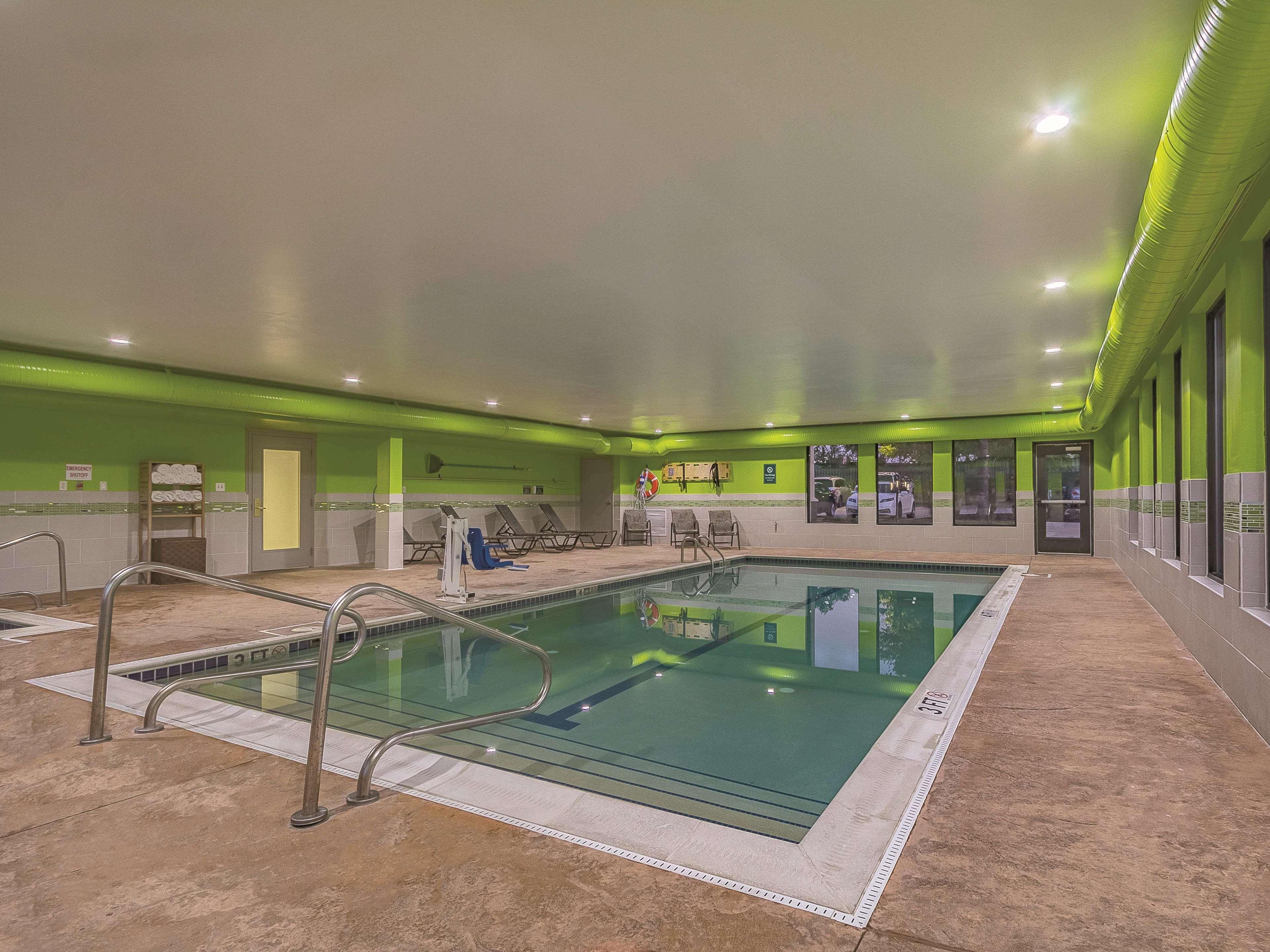 La Quinta By Wyndham Cleveland Airport West Hotel North Olmsted Exterior photo