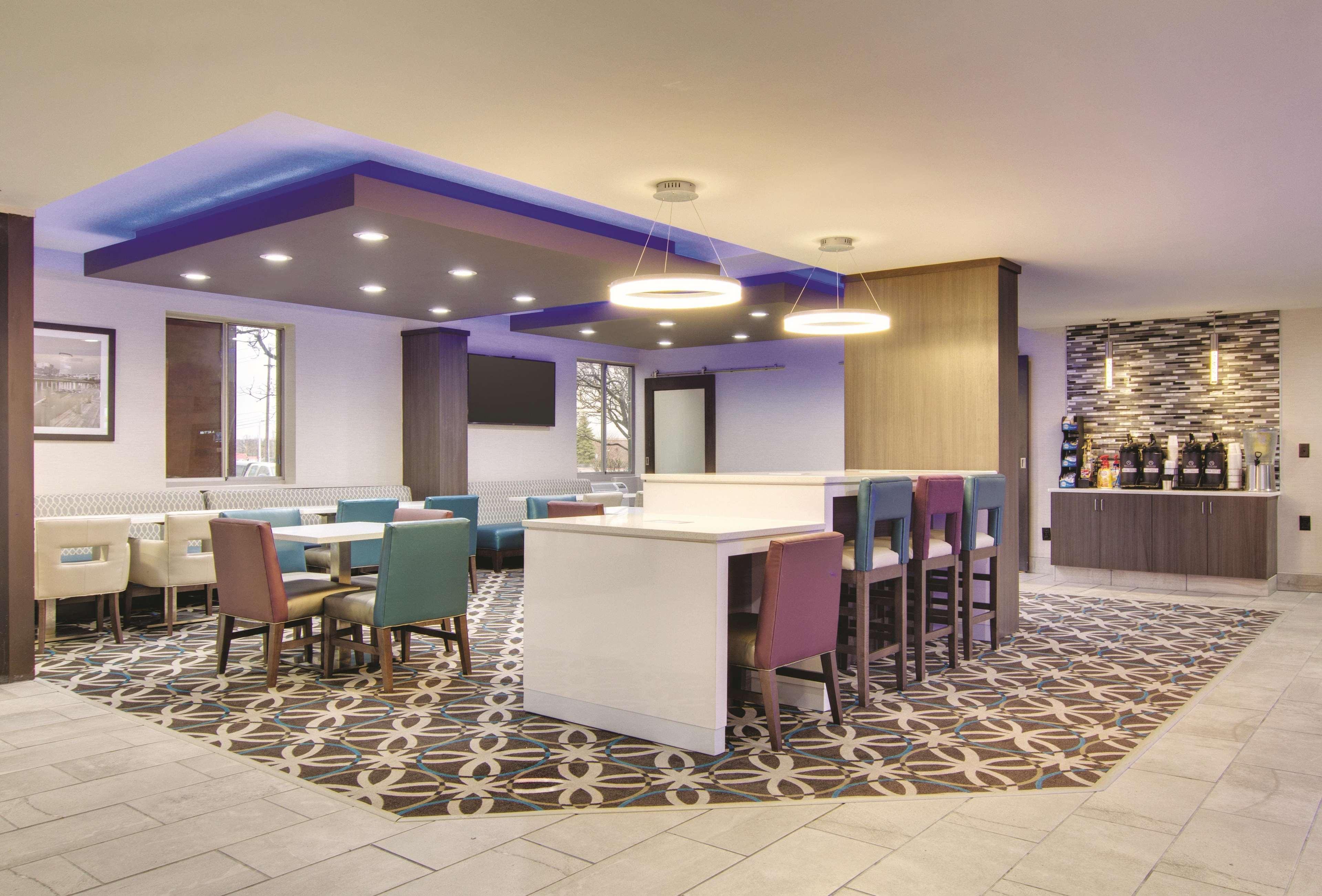 La Quinta By Wyndham Cleveland Airport West Hotel North Olmsted Exterior photo