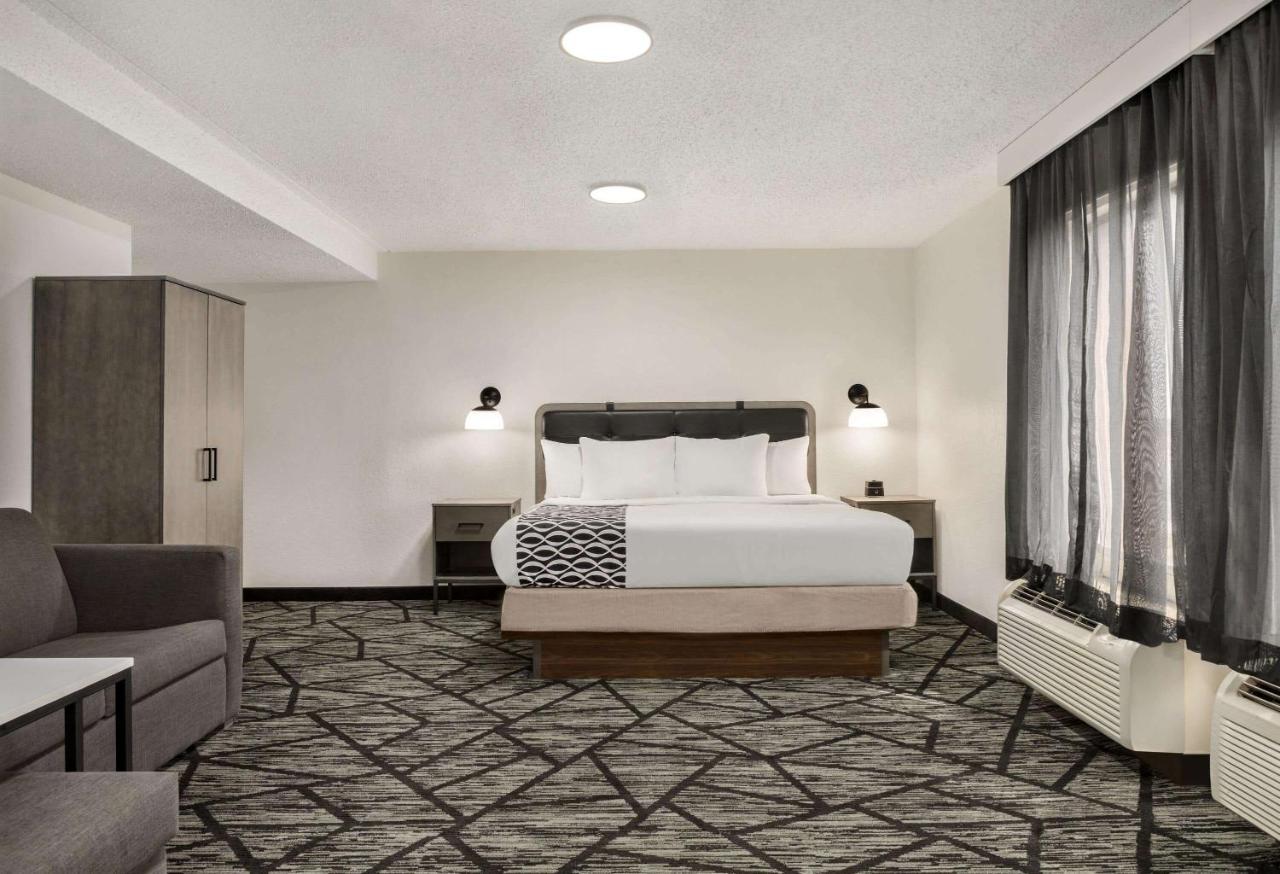 La Quinta By Wyndham Cleveland Airport West Hotel North Olmsted Exterior photo