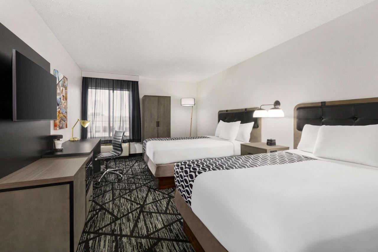La Quinta By Wyndham Cleveland Airport West Hotel North Olmsted Exterior photo