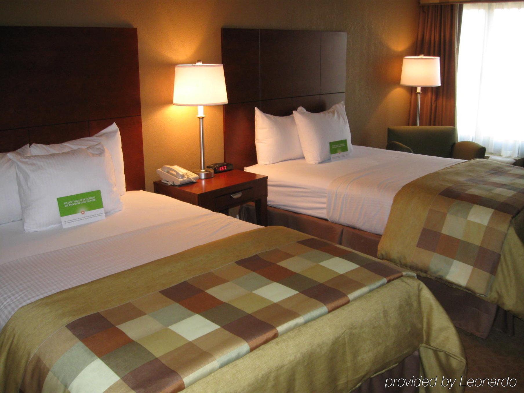 La Quinta By Wyndham Cleveland Airport West Hotel North Olmsted Exterior photo